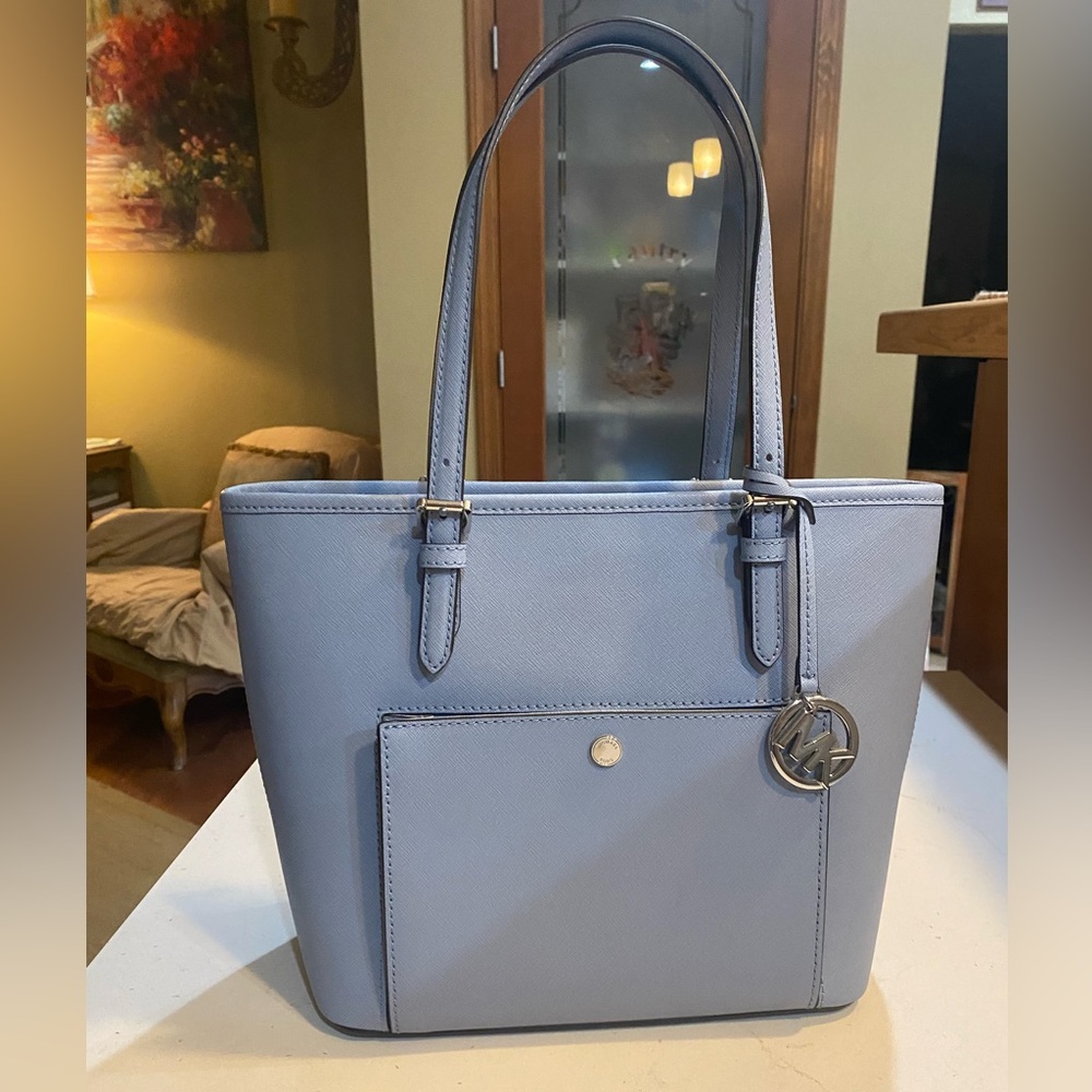 Michael Kors Jet Set Medium Snap-Pocket Tote Leather in Pale Blue